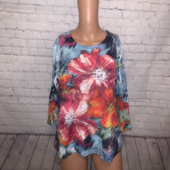 leo nicole Tops - Leo Nicole Women’s Tropical Top